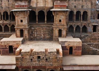 عبور از میان پله هایی به قدمت تاریخ هندوستان