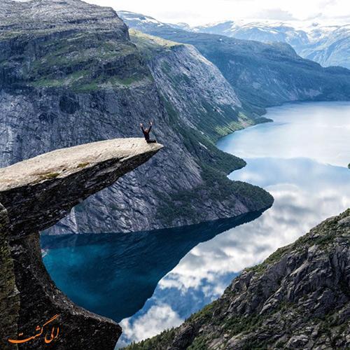 صعود به صخره های زیبای ترول تونگا در نروژ