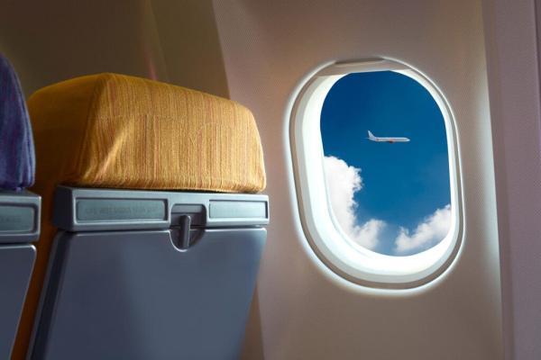 به این قسمت از پنجره هواپیما هرگز دست نزنید! ، چرا نباید سر را به پنجره هواپیما تکیه داد؟ ، سوراخ خونریزی هواپیما کجاست؟