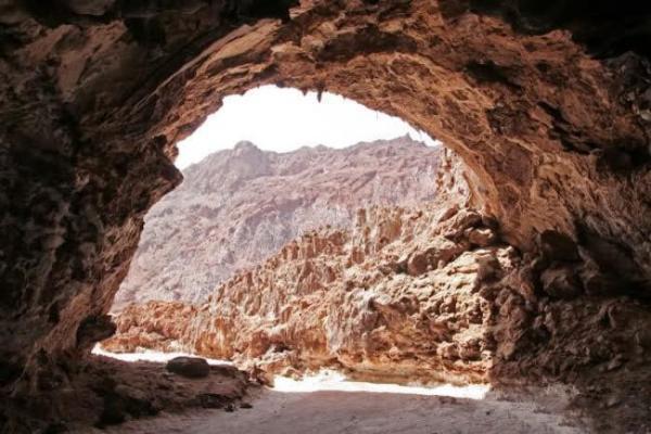 غار نمکی قشم کجاست؟